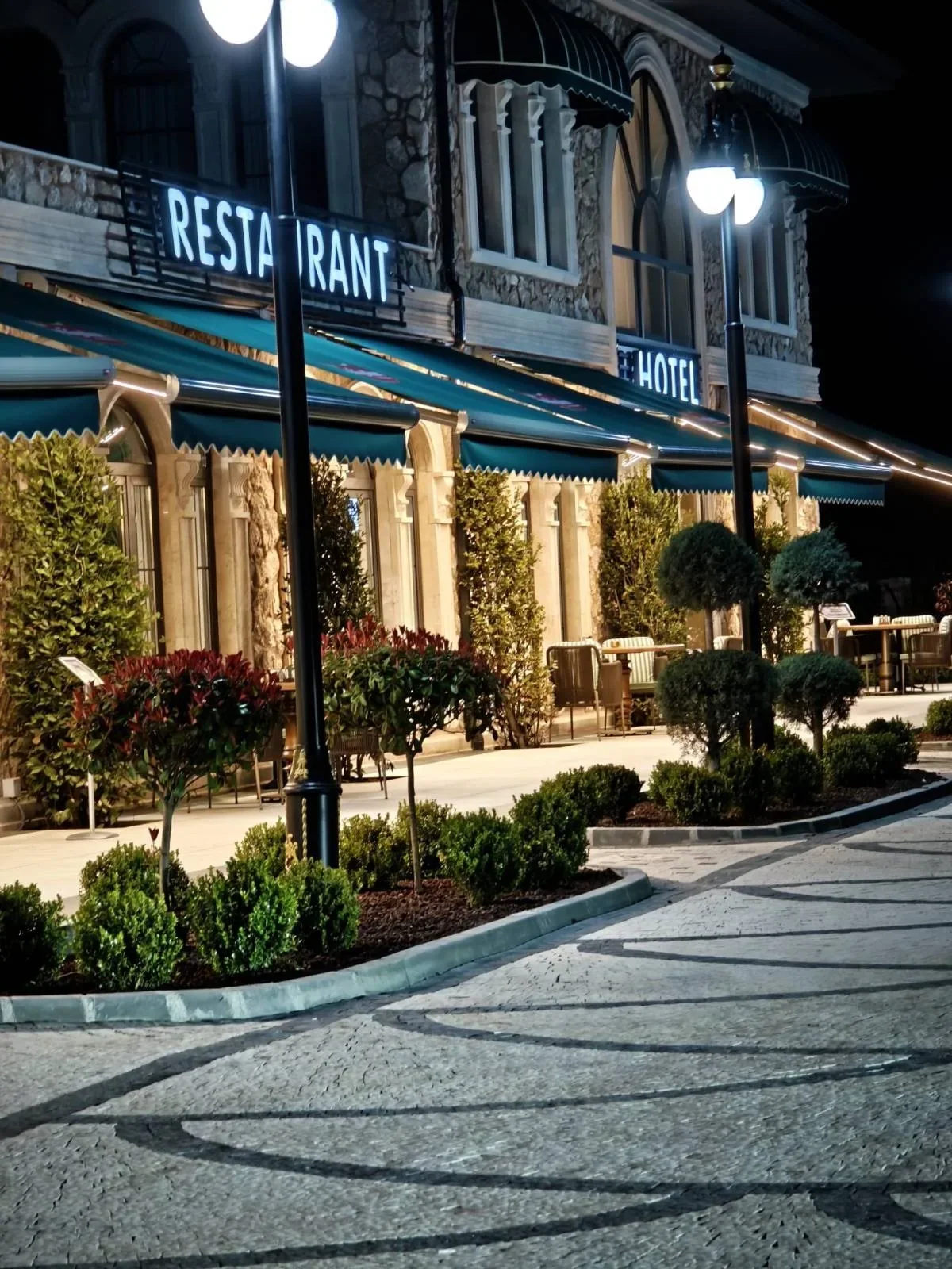 Tamamlanmış cephe, gece aydınlatması